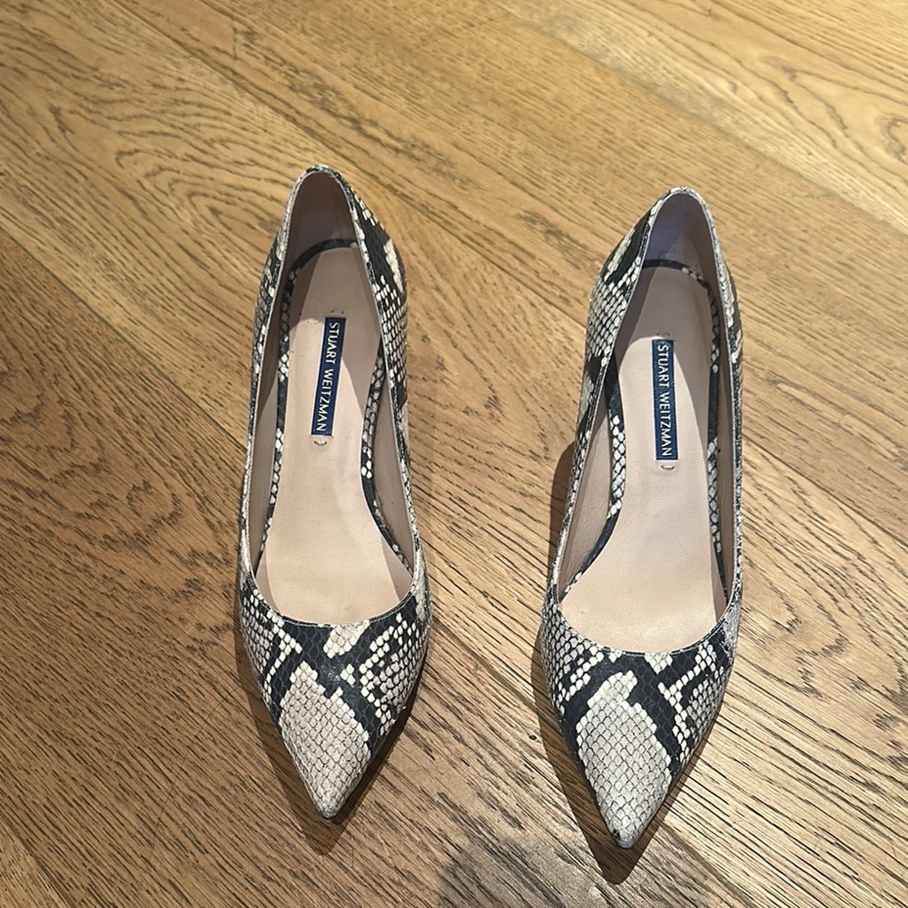 Stuart Weitzman Black and White Heels Elegant Design